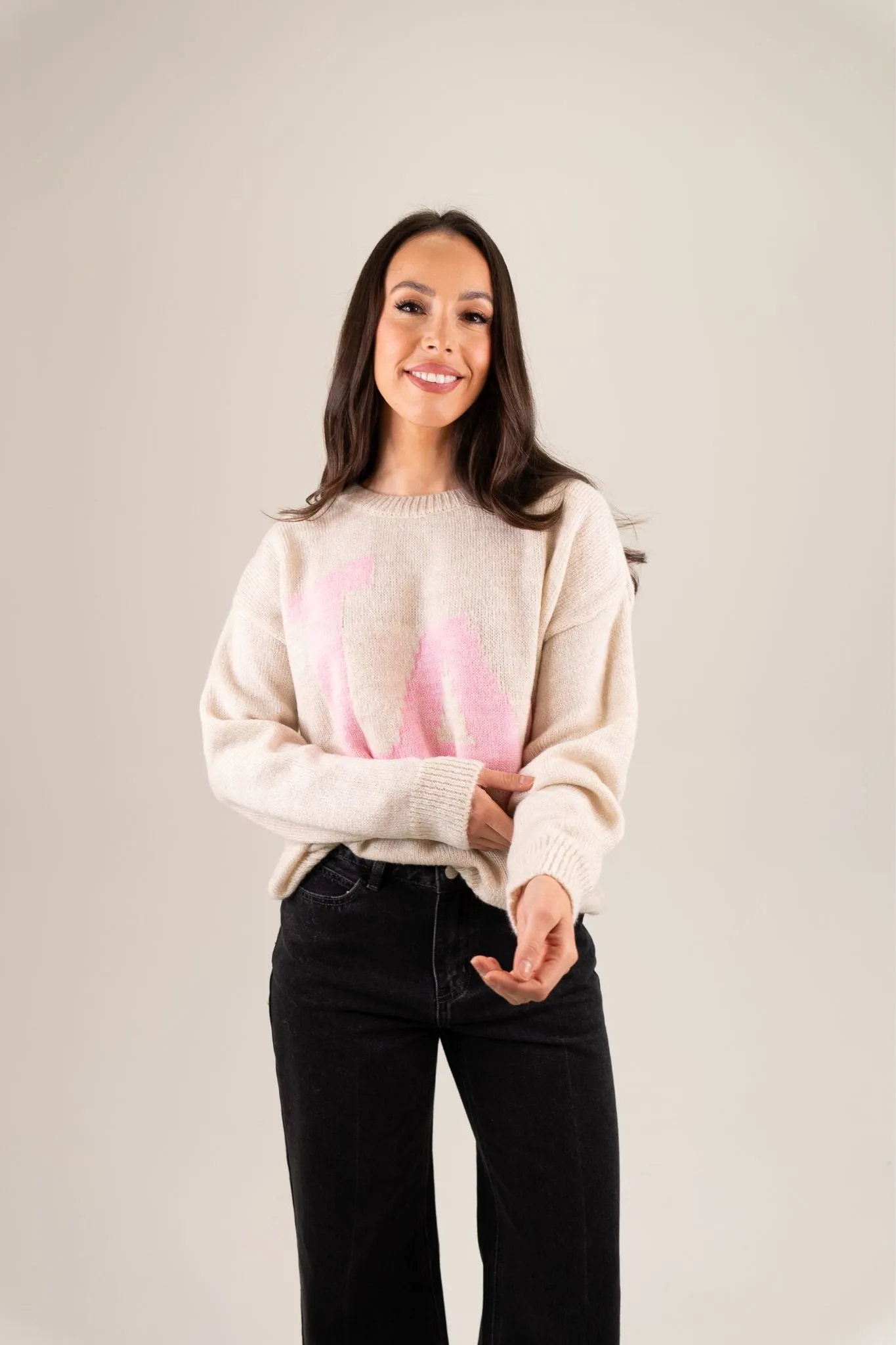 Leah LA Slogan Jumper In Neutral